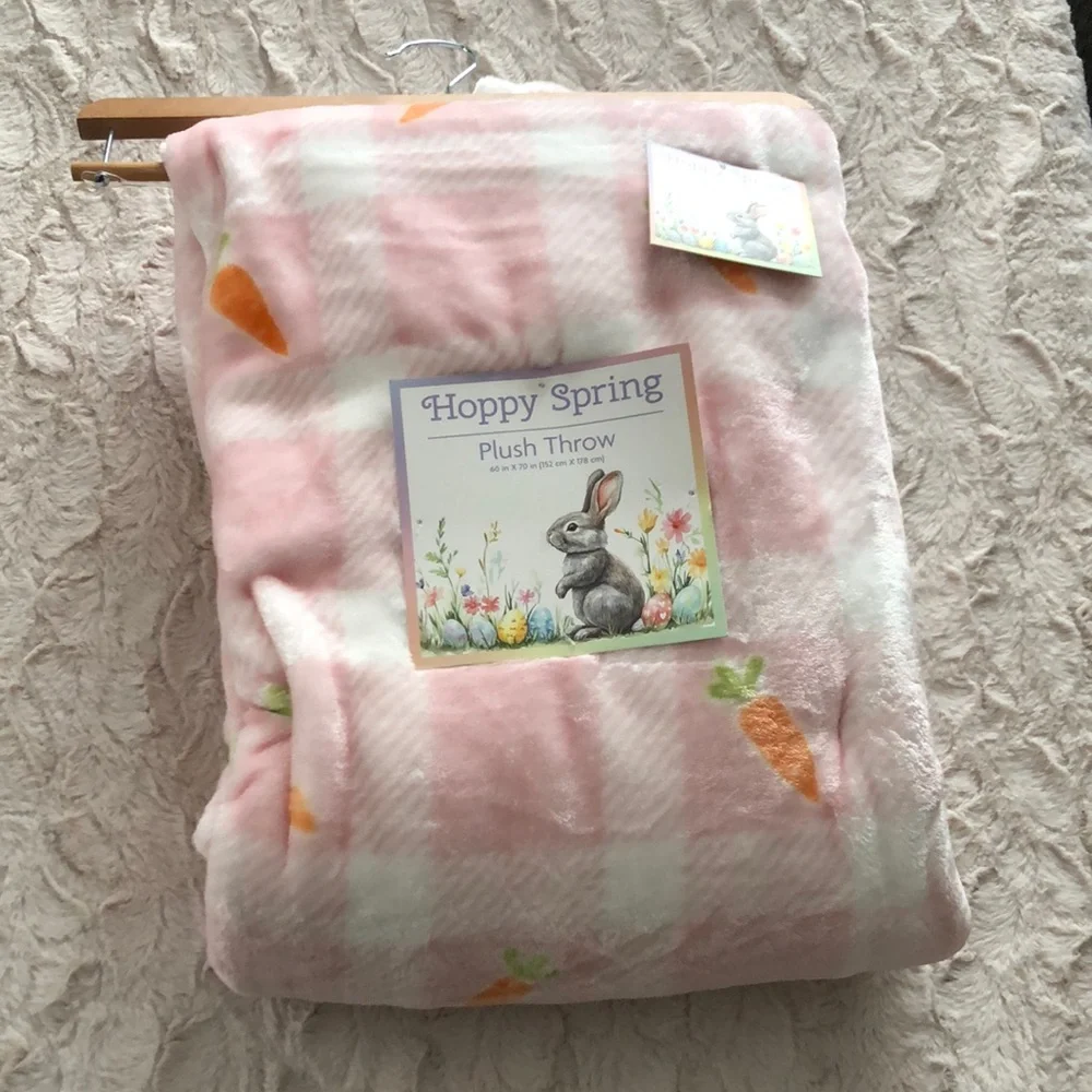 HOPPY SPRING Plush Throw Blanket - Pink & White with a Carrot Design